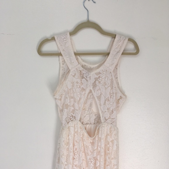Cream lace dress - Picture 11 of 14